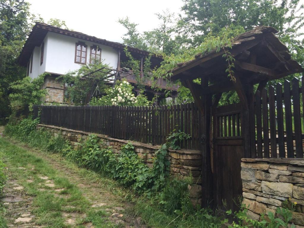 Stefanina Guesthouse Bozhentsi Esterno foto
